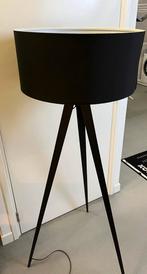 Vloerlamp QAZQA  zwart met metalen poot, Huis en Inrichting, Lampen | Vloerlampen, Ophalen, Zo goed als nieuw, 150 tot 200 cm