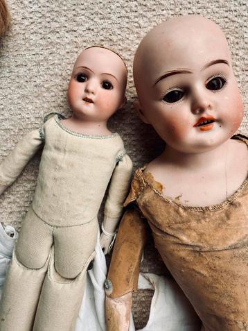 2 antieke poppen = opruiming = beschikbaar voor biedingen
