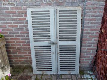 Set antiek Franse Louvre luiken shutters *Couleur Brocante* beschikbaar voor biedingen