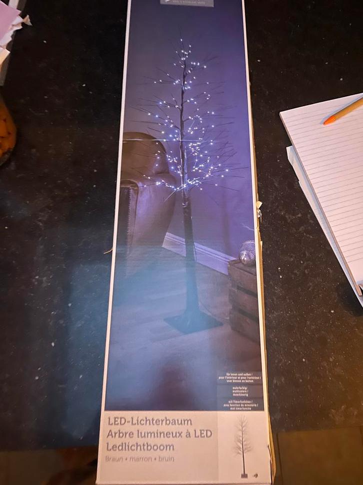 LED Boom 150cm - Nieuw in doos!, Diversen, Kerst, Nieuw, Ophalen of Verzenden