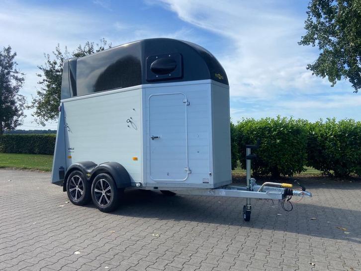 1 1/2 Prds Aluminium Humbaur met Zadelkamer  DEMO !!!, Dieren en Toebehoren, Paarden en Pony's | Trailers en Aanhangwagens, Nieuw
