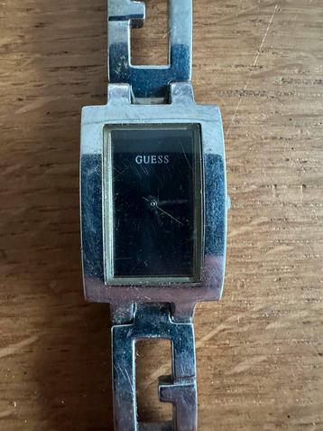 Slanke Guess horloge beschikbaar voor biedingen