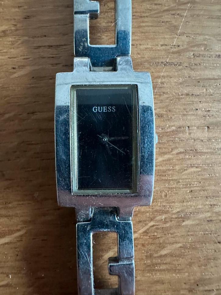 Slanke Guess horloge, Sieraden, Tassen en Uiterlijk, Horloges | Dames, Gebruikt, Polshorloge, Guess, Staal, Ophalen
