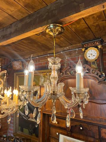 Antieke Belgische kroonluchter beschikbaar voor biedingen
