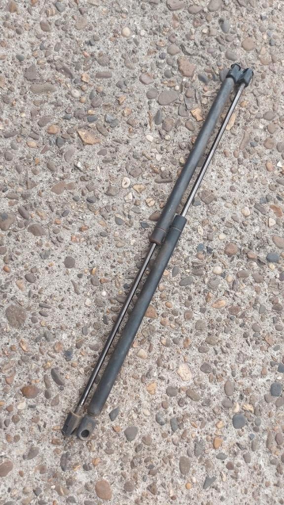 Setje gasveren vd achterklep Seicento 1999, Auto diversen, Overige Auto diversen, Ophalen of Verzenden