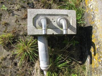 Oud antiek bovenstuk, opzetstuk van een waterpomp. beschikbaar voor biedingen