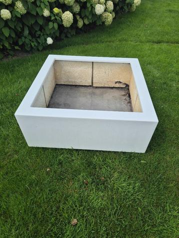 Polyester bloembak 100x100x40 cm wit (gratis Weber BB 47cm) beschikbaar voor biedingen