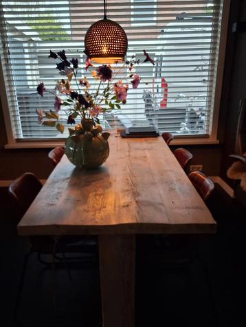 Massief houten Eettafel - Robuust & Uniek beschikbaar voor biedingen