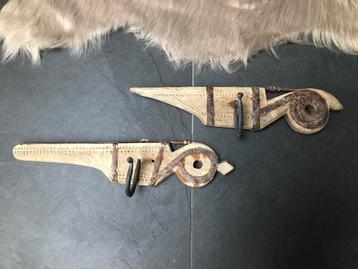 Oude Indiase haak voor aan muur uit India oud hout afval beschikbaar voor biedingen