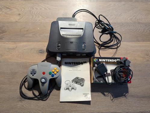 Nintendo 64 compleet met Handleiding & RF Switch in doos, Spelcomputers en Games, Spelcomputers | Nintendo 64, Zo goed als nieuw