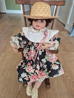 Te koop leuke pop in schommelstoel., Ophalen of Verzenden, Gebruikt, Pop