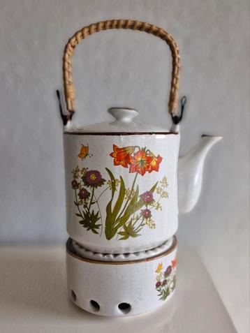Vintage theepot Wildflower met warmhoudplaatje beschikbaar voor biedingen