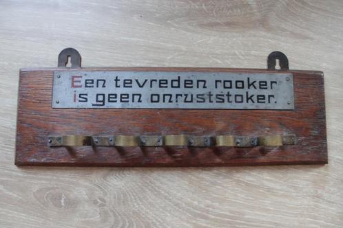 Amsterdamse school pijpenrekje 'Een tevreden rooker...', Antiek en Kunst, Antiek | Overige Antiek, Ophalen of Verzenden