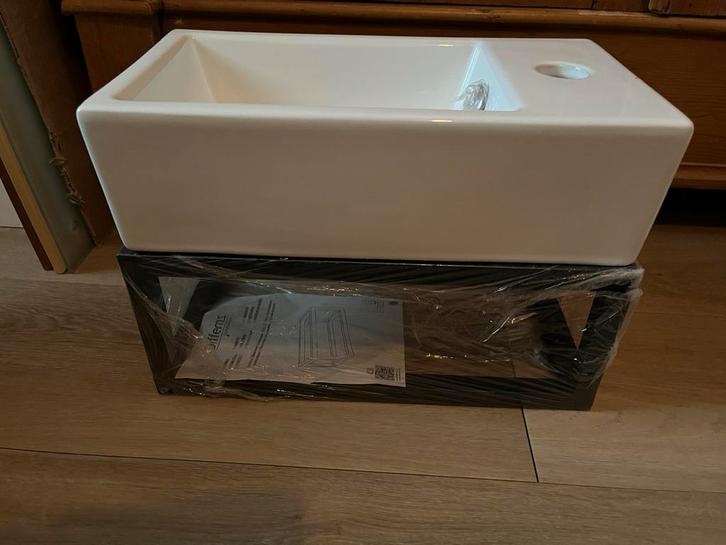 WC-fontein met passend handdoekrek, Huis en Inrichting, Badkamer | Badtextiel en Accessoires, Nieuw, Overige typen, Wit, Ophalen