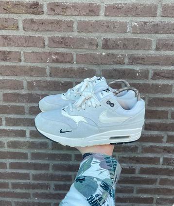 Nike Air Max 1 Premium Pure Platinum miniswoosh beschikbaar voor biedingen