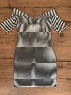 Zomerjurk Guess jurk off-shoulder (M), Kleding | Dames, Jurken, Maat 38/40 (M), Verzenden, Zo goed als nieuw, Boven de knie