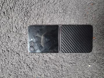 Samsung Galaxy Z Flip 5 (Defect Scherm) beschikbaar voor biedingen