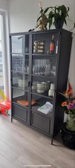 WOOOD Ronja XL Vitrinekast Zwart Metaal, Huis en Inrichting, Kasten | Vitrinekasten, Ophalen, 100 tot 150 cm, Zo goed als nieuw