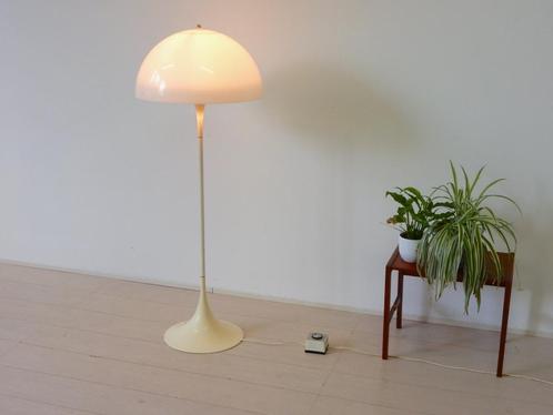 vintage lamp jaren 70 PANTHELLA VERNER PANTON LOUIS POULSEN, Huis en Inrichting, Lampen | Vloerlampen, Gebruikt, 100 tot 150 cm
