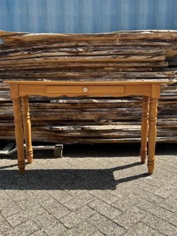 iepenhouten side table met lade beschikbaar voor biedingen