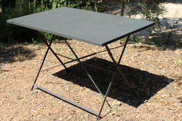 Brocante - Heerlijke hoekige tuintafels! beschikbaar voor biedingen