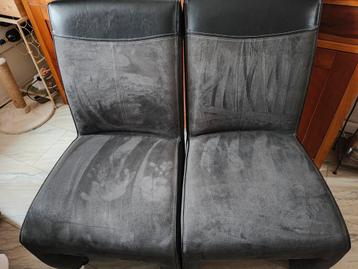 4 Donkergrijze Eetkamerstoelen beschikbaar voor biedingen