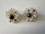 Vintage jaren 50 clip oorbellen bloemvorm, Sieraden, Tassen en Uiterlijk, Overige materialen, Gebruikt, Wit, Ophalen of Verzenden