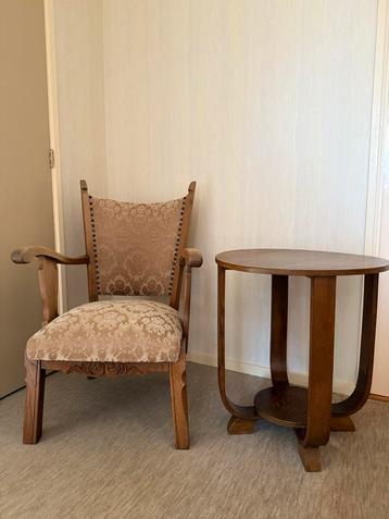 Vintage eiken armstoel + bijzettafel — karakter & charme beschikbaar voor biedingen