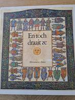 ANNO MITSUMASA. EN TOCH DRAAIT ZE., Boeken, Ophalen of Verzenden, Gelezen, Mitsumasa Anno, Prentenboek