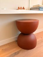 KARWEI bijzettafel zandloper Fay bruin klei ø 40 cm, Ophalen, Zo goed als nieuw