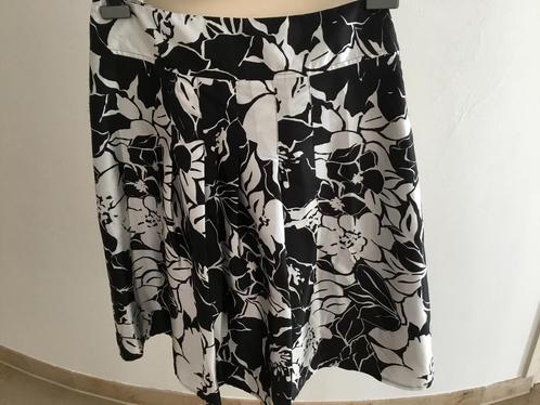 Te koop mooie feestelijke rok, maat 40, Kleding | Dames, Rokken, Zo goed als nieuw, Maat 38/40 (M), Zwart, Onder de knie, Ophalen of Verzenden