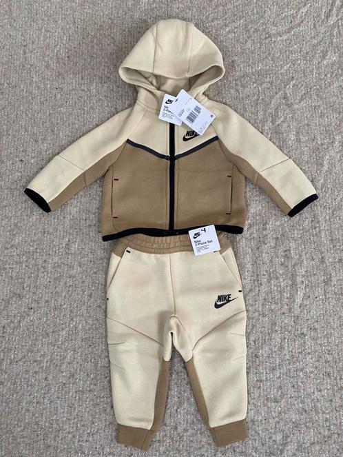 Nike Tech Fleece Baby Infant Pakje Suit Jogging, 74-80cm,new, Kinderen en Baby's, Babykleding | Maat 80, Nieuw, Jongetje of Meisje