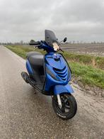Piaggio zip 4takt 2011 geel kenteken, Fietsen en Brommers, Scooters | Piaggio, Ophalen, Gebruikt, Zip, Benzine