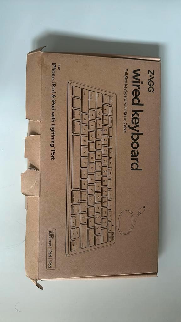 Toetsenbord ZAGG voor iPhone/iPad/iPod (Lightning, bedraad), Computers en Software, Toetsenborden, Zo goed als nieuw, Ophalen of Verzenden
