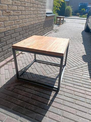 Salon/ bijzettafel  beschikbaar voor biedingen