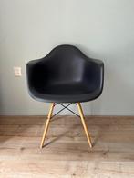 Vitra Eames Plastic Chair DAW, Huis en Inrichting, Stoelen, Gebruikt, Zwart, Eén, Ophalen