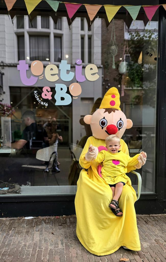 Bumba mascotte te huur, Hobby en Vrije tijd, Feestartikelen | Verhuur, Zo goed als nieuw, Verjaardag, Ophalen of Verzenden