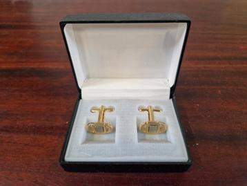 Stijlvolle manchetknopen met CD design beschikbaar voor biedingen