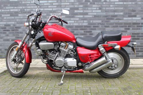 Honda VF 700C Magna I LAGE KM STAND I RECENT ONDERHOUD GEHAD, Motoren, Motoren | Honda, Overig, meer dan 35 kW