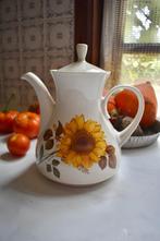 Vintage theepot zonnebloemen design porselein, Ophalen of Verzenden