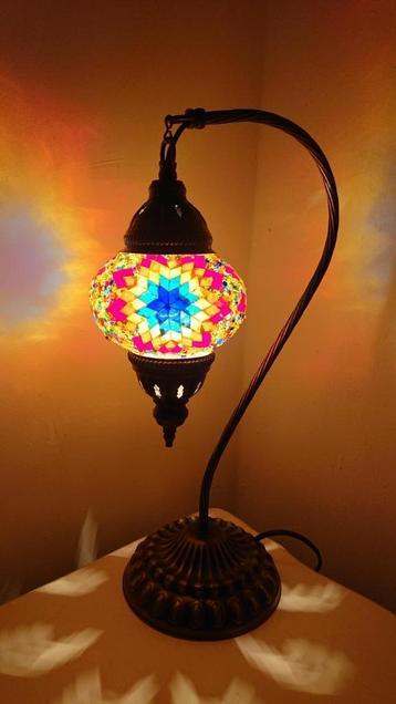 Diverse Oosterse Arabische tafellamp zwanenhals glasmozaiek