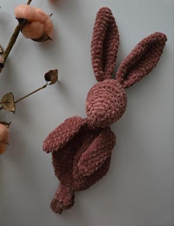 Gehaakt newborn konijntje van velvetgaren  beschikbaar voor biedingen