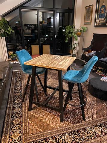 Barkrukken set + tafel / Hoge stoelen set + hoge tafel beschikbaar voor biedingen