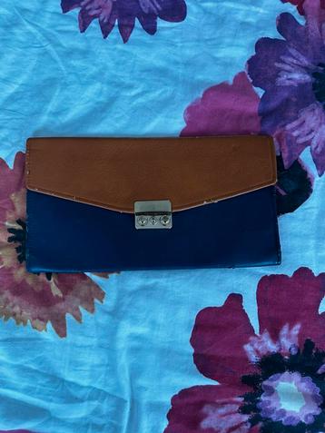 Blauw-bruin clutch tasje met roze voering beschikbaar voor biedingen