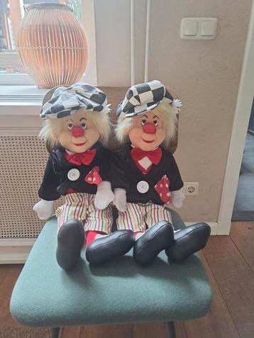 Twee Oleg Popov circusartiest poppen beschikbaar voor biedingen