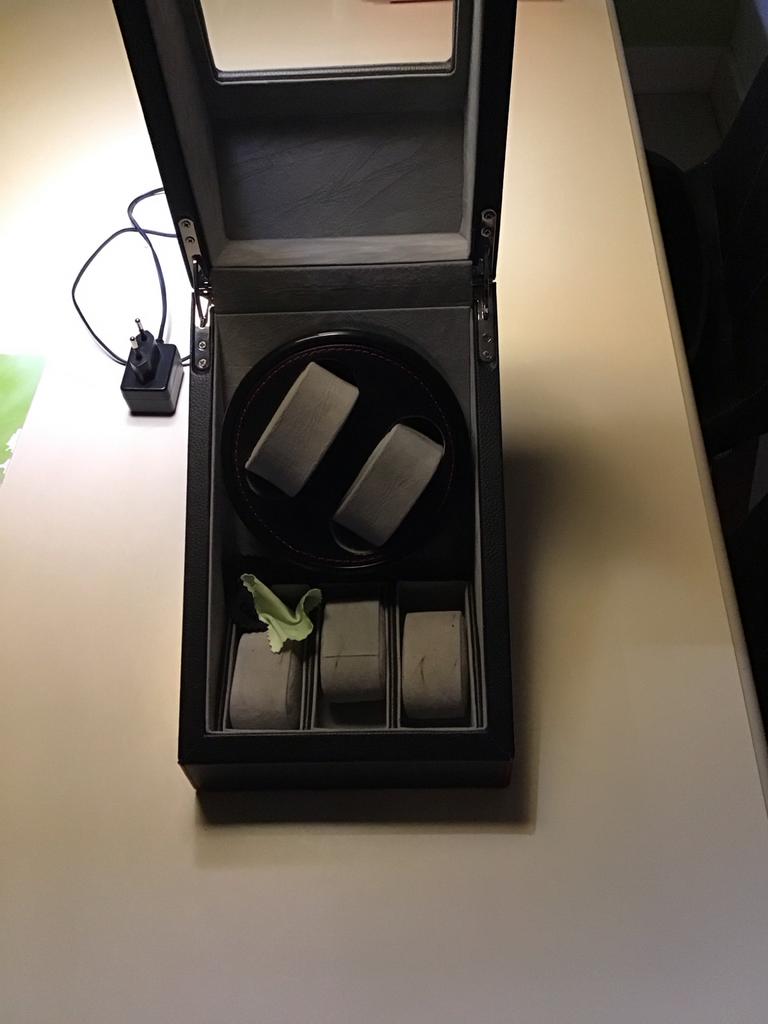 Luxe Horlogewinder voor 2 Horloges - Zwart, Sieraden, Tassen en Uiterlijk, Beautycases, Zo goed als nieuw, Hardcase, Zwart, Ophalen of Verzenden