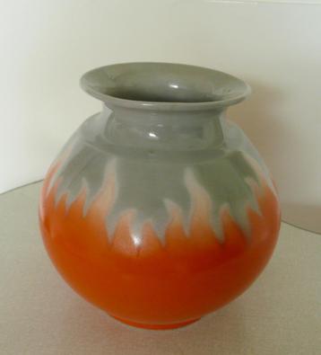 Mosa Maastricht Art Deco vaas vintage oranje beschikbaar voor biedingen