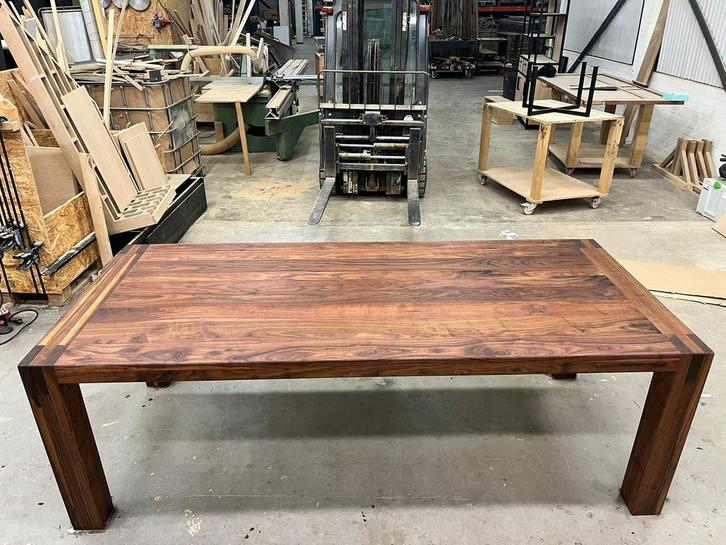 Grote en massief notenhouten (eet)tafel, Huis en Inrichting, Tafels | Eettafels, Zo goed als nieuw, 50 tot 100 cm, 200 cm of meer