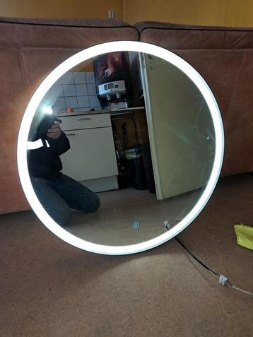 Diverse spiegels Rond. Vierkant. beschikbaar voor biedingen