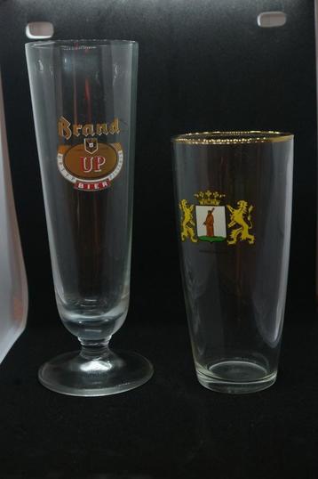 Diverse glazen met reclame. beschikbaar voor biedingen